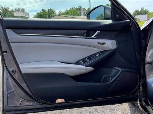 Used 2018 Honda Accord Touring image 27