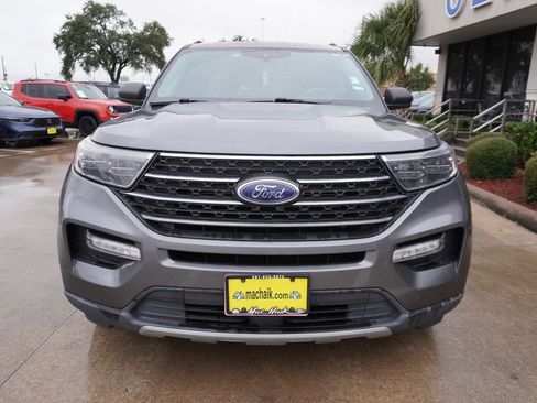 Used 2022 Ford Explorer XLT w/ Equipment Group 202A image 2