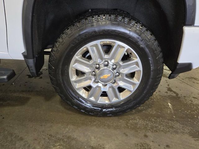 Used 2025 Chevrolet Silverado 3500 High Country w/ Technology Package AWD/4WD image 7