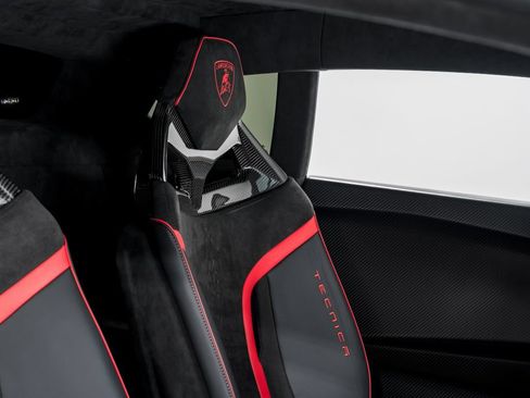 Used 2024 Lamborghini Huracan Tecnica RWD image 35
