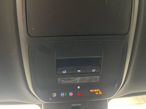 Used 2024 Chevrolet Traverse Z71 image 25