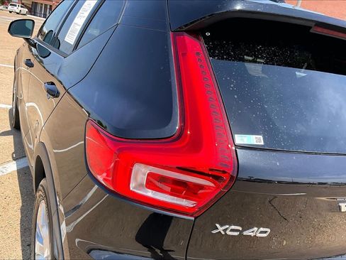 Used 2021 Volvo XC40 T5 Momentum w/ Climate Package AWD/4WD image 31