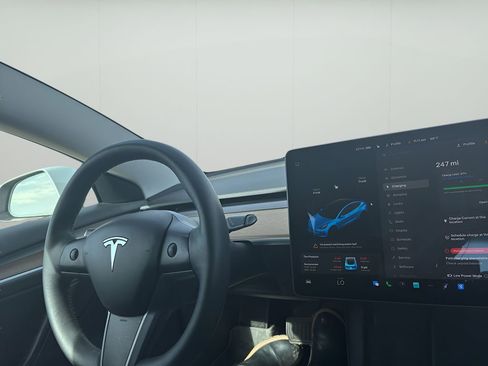 Used 2021 Tesla Model 3 Long Range AWD/4WD image 25