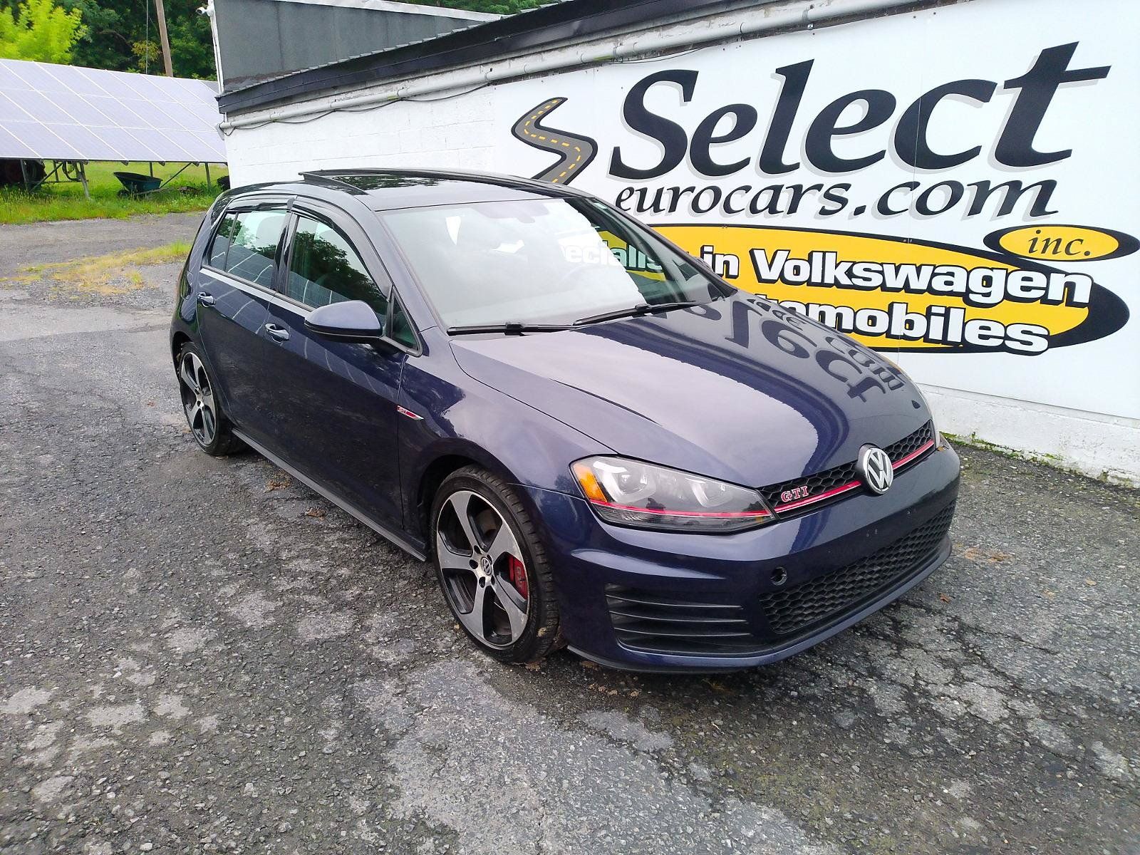 Used 2017 Volkswagen Golf 4-Door FWD image 2