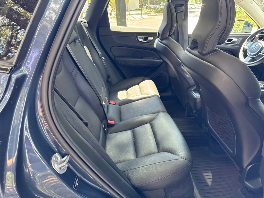 Certified 2024 Volvo XC60 B5 Plus w/ Protection Package Premier AWD/4WD image 9