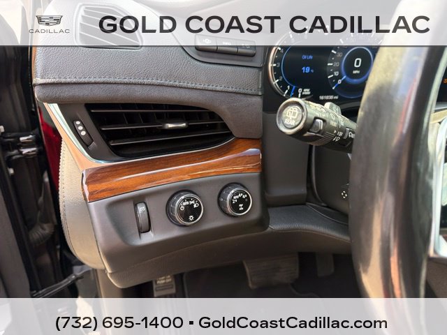 Used 2018 Cadillac Escalade Luxury AWD/4WD image 21