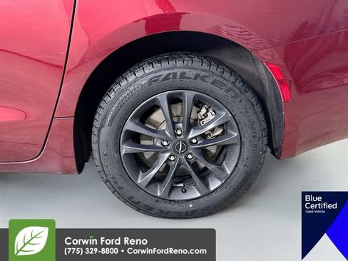 Used 2020 Chrysler Pacifica Touring-L AWD/4WD image 35