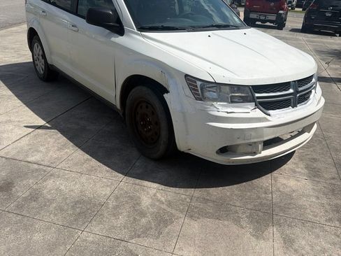 Used 2017 Dodge Journey SE FWD image 2