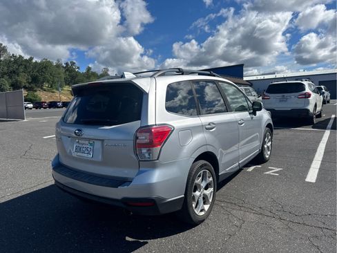 Used 2018 Subaru Forester 2.5i Touring AWD/4WD image 5