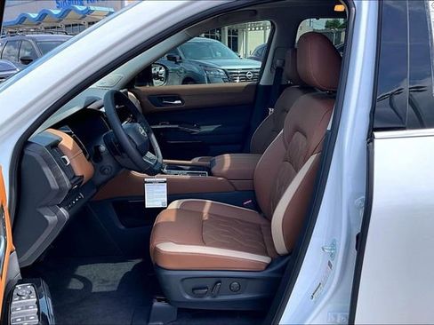 New 2026 Nissan Pathfinder Platinum w/ Cargo Package image 8
