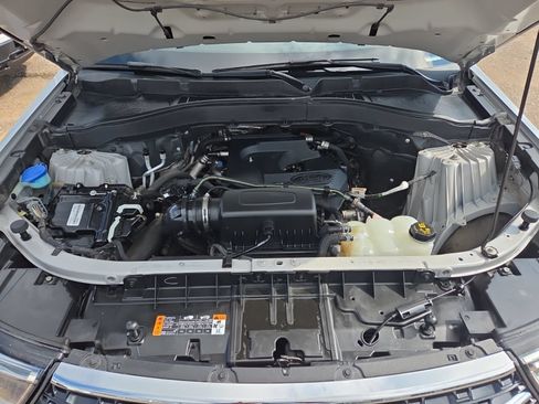 Used 2020 Ford Explorer XLT w/ Equipment Group 202A AWD/4WD image 13
