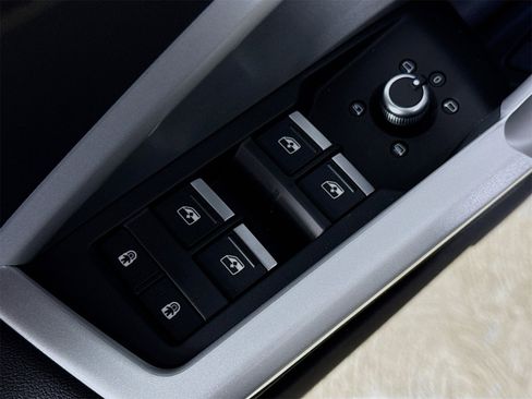 New 2025 Audi Q3 2.0T Premium image 16