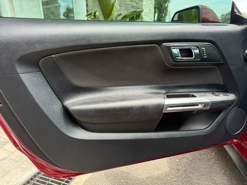 Used 2017 Ford Mustang Coupe RWD image 21