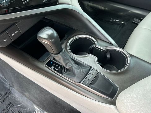 Used 2022 Toyota Camry SE image 15