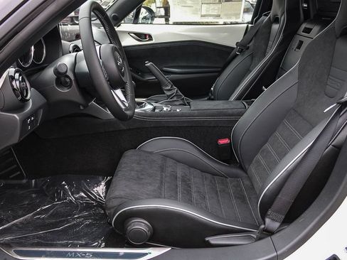 New 2026 MAZDA MX-5 Miata Club w/ Interior Package RWD image 19