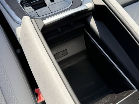 Used 2025 BMW X5 sDrive40i w/ M Sport Package image 31