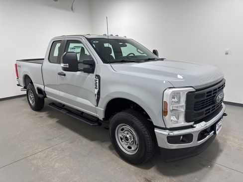 New 2026 Ford F250 XL w/ XL Chrome Package image 3