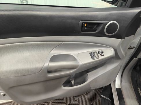 Used 2011 Toyota Tacoma 4x4 Access Cab w/ SR5 Pkg #2 image 32