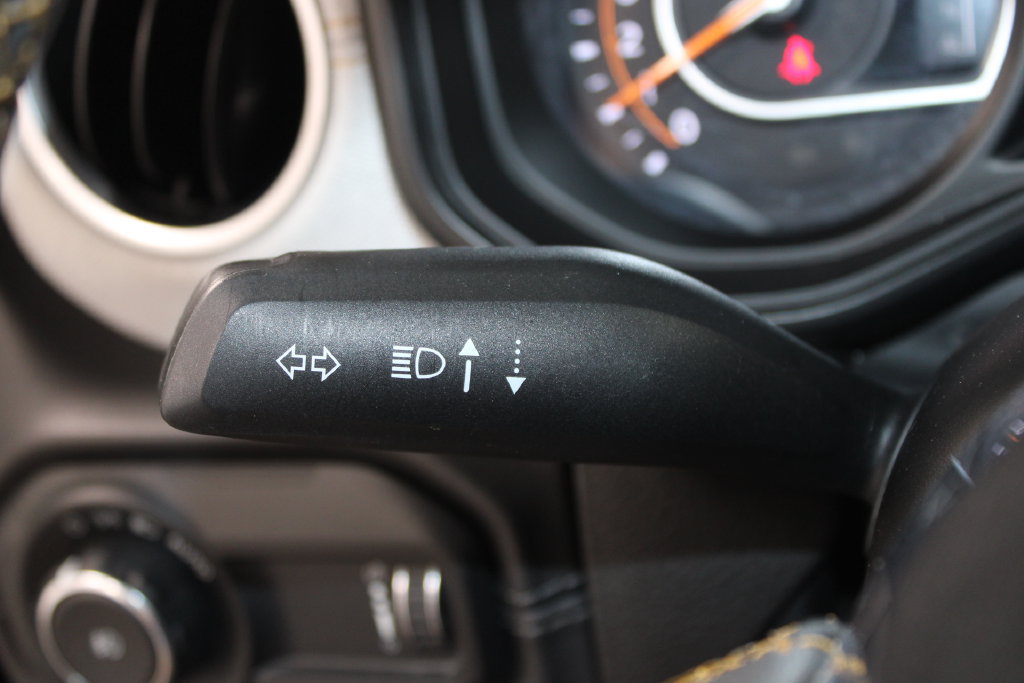 Used 2025 Jeep Wrangler Unlimited Sahara AWD/4WD image 35