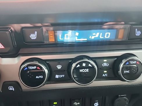 Used 2016 Toyota Tacoma Limited w/ Towing Package AWD/4WD image 8