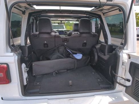 Used 2021 Jeep Wrangler Unlimited Sahara AWD/4WD image 35
