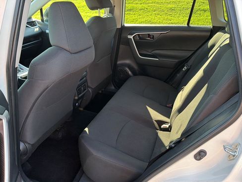 Used 2022 Toyota RAV4 LE FWD image 10