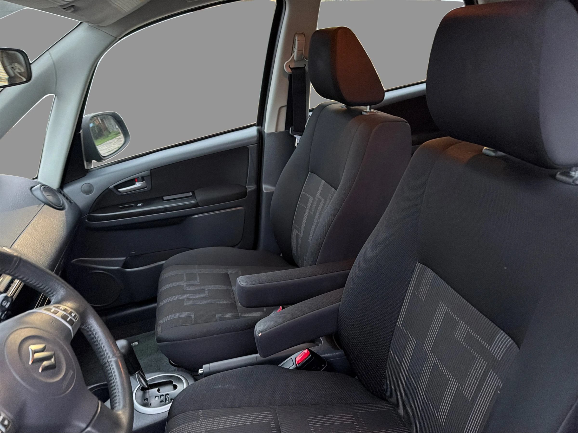Used 2012 Suzuki SX4 AWD Hatchback image 10