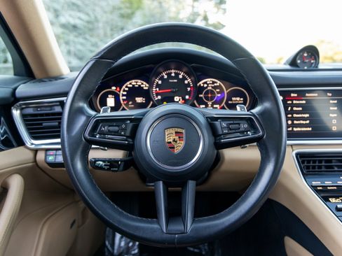 Certified 2022 Porsche Panamera image 30