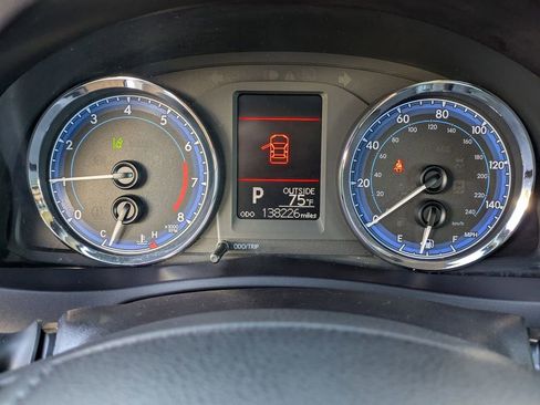 Used 2017 Toyota Corolla LE image 6