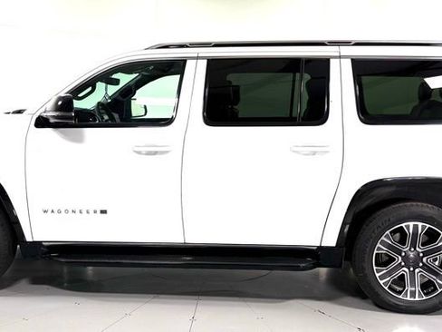 Used 2024 Jeep Wagoneer L Series II image 7