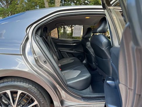 Used 2020 Toyota Camry SE image 14