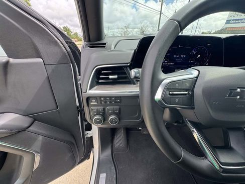 Used 2025 Chevrolet Tahoe Z71 AWD/4WD image 18