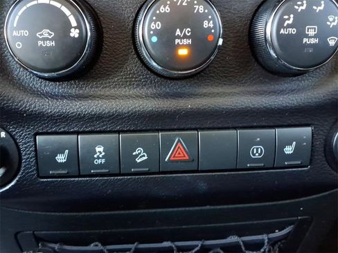 Used 2015 Jeep Wrangler Unlimited Sahara image 12