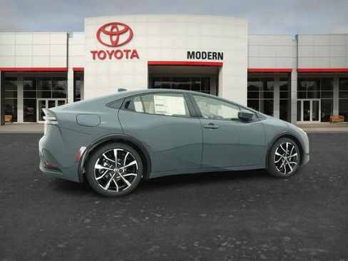 New 2026 Toyota Prius Plug-In Hybrid FWD image 17