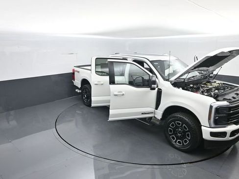 New 2026 Ford F250 Platinum w/ FX4 Off-Road Package image 33