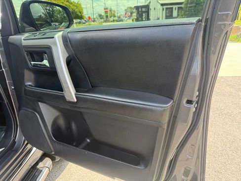 Used 2015 Toyota 4Runner Limited AWD/4WD image 28