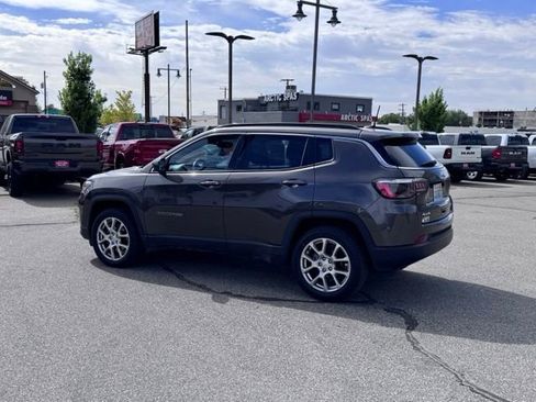 Used 2023 Jeep Compass Latitude AWD/4WD image 4