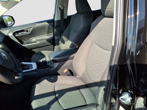 Used 2023 Toyota RAV4 XLE FWD image 16