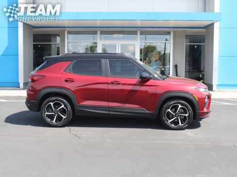 Used 2023 Chevrolet TrailBlazer RS w/ Sun and Liftgate Package FWD image 3