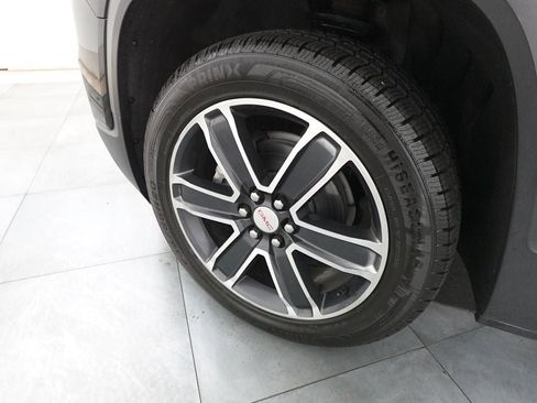 Used 2023 GMC Acadia SLT w/ Technology Package image 34