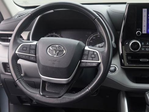 Used 2023 Toyota Highlander XLE AWD/4WD image 27
