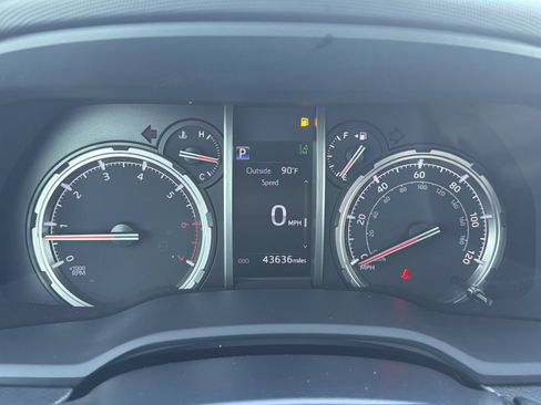 Used 2023 Toyota 4Runner TRD Off-Road Premium w/ Moonroof Package AWD/4WD image 34
