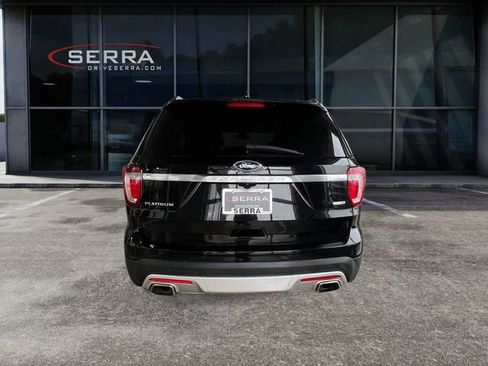 Used 2017 Ford Explorer Platinum image 3