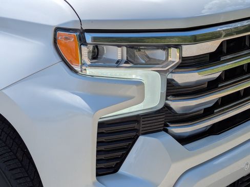 Used 2025 Chevrolet Silverado 1500 High Country AWD/4WD image 9