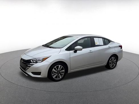 Used 2025 Nissan Versa SV FWD image 8