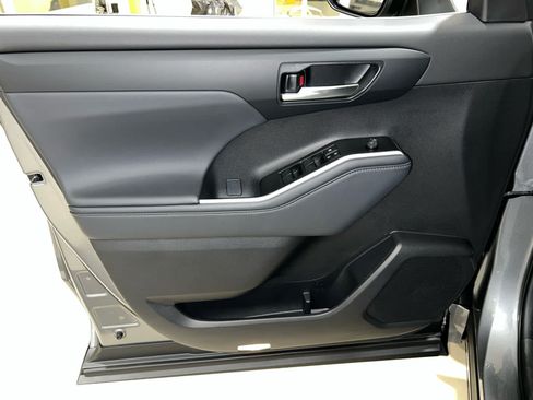 New 2026 Toyota Highlander XLE AWD/4WD image 13