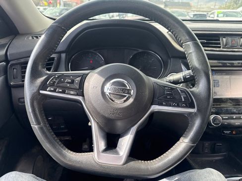 Used 2017 Nissan Rogue SV w/ SV Premium Package AWD/4WD image 15