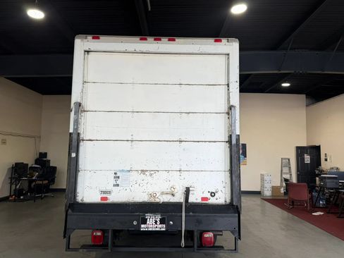 Used 2005 Ford E-350 and Econoline 350 Super Duty RWD image 5