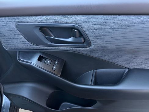 Used 2023 Nissan Rogue S image 27