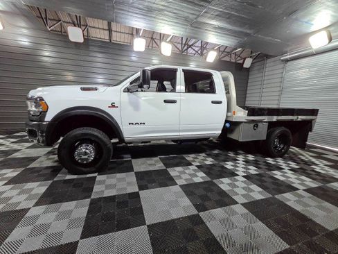 Used 2020 RAM 5500 Tradesman w/ Chrome Appearance Group image 8